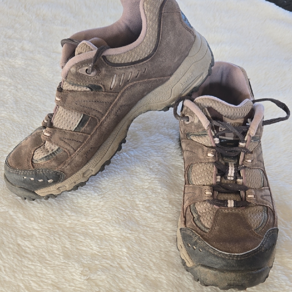 New Balance Brown and Pink Women's Sneakers